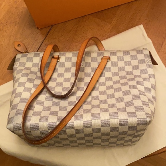 LOUIS VUITTON
Damier Azur Iena PM**Authentic***
Bag & wallet - Picture 11 of 16